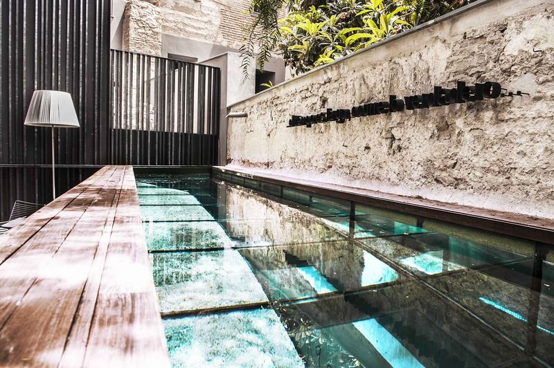 카로 호텔 발렌시아 외부 사진 The glass floor of the observation deck