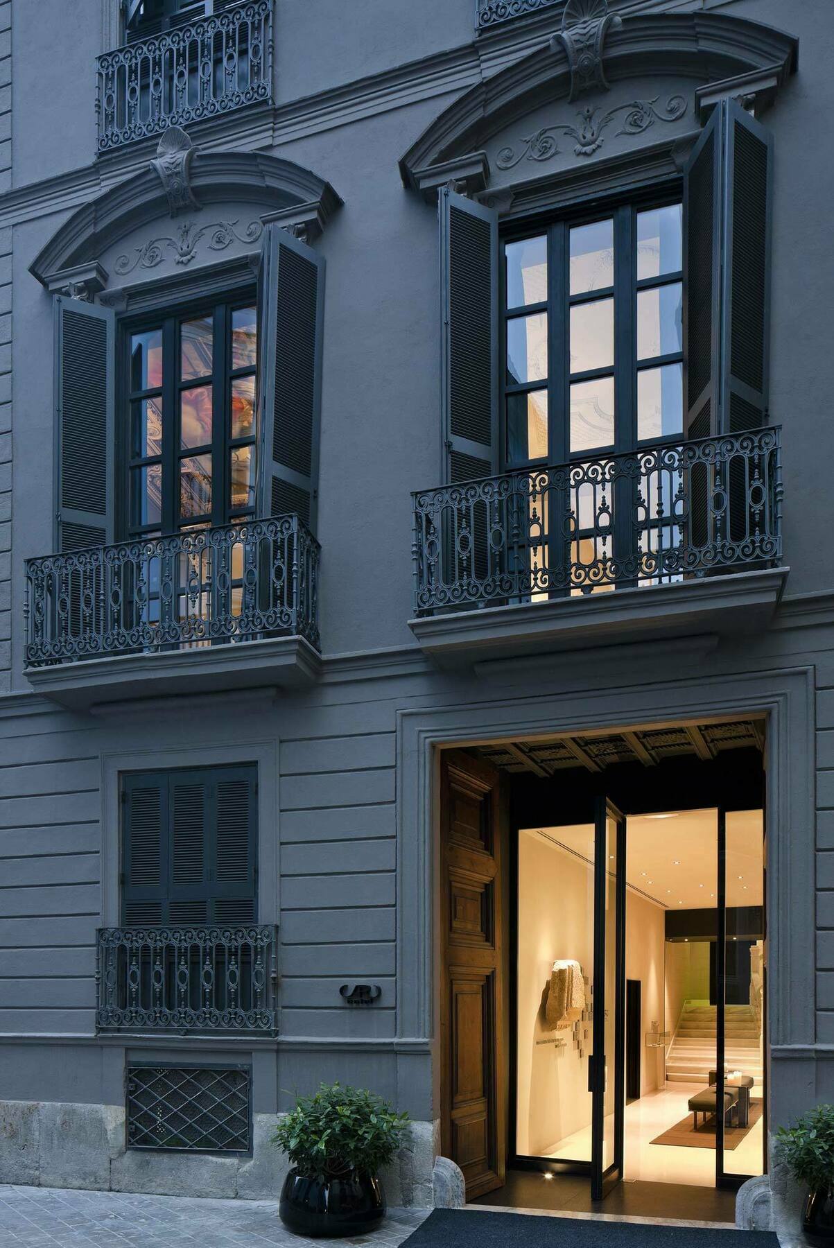 카로 호텔 발렌시아 외부 사진 A typical French balcony