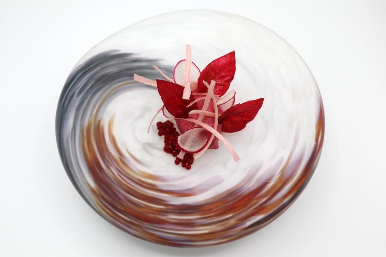 카로 호텔 발렌시아 외부 사진 A glass sculpture by the artist